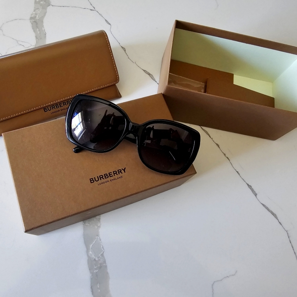 AUTHENTIC BURBERRY Sunglasses.  Box, case, sunglasses and paperwork